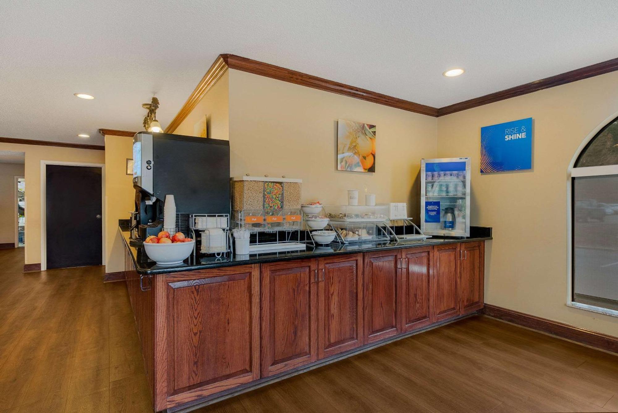 Comfort Inn Fayetteville I-95 Εξωτερικό φωτογραφία